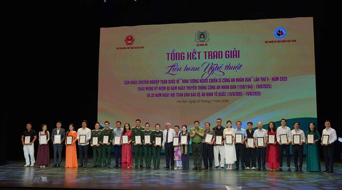 Sân khấu Trương Hùng Minh thắng lớn tại Liên hoan sân khấu