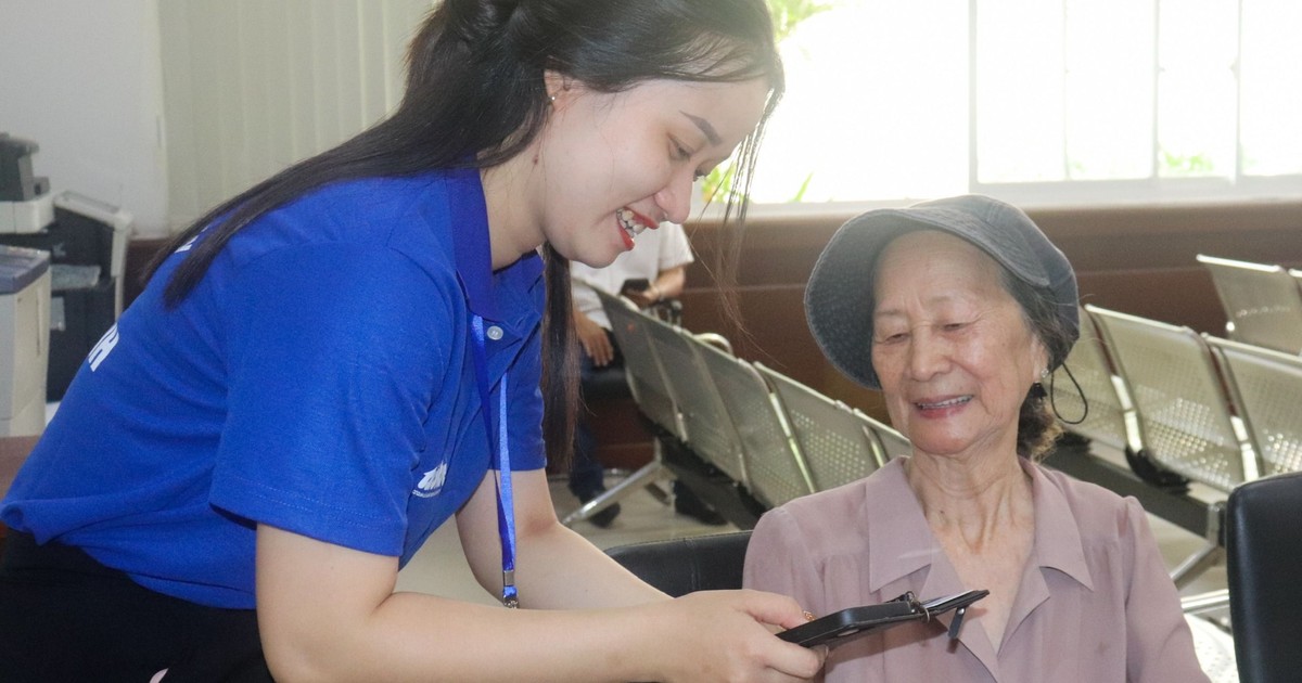 Tuổi trẻ TPHCM tích cực hỗ trợ người dân thực hiện thủ tục hành chính