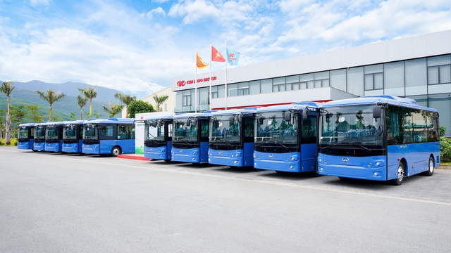 Kim Long Motor bàn giao 650 xe buýt, tiếp sức TP.HCM chuyển đổi xanh- Ảnh 2.