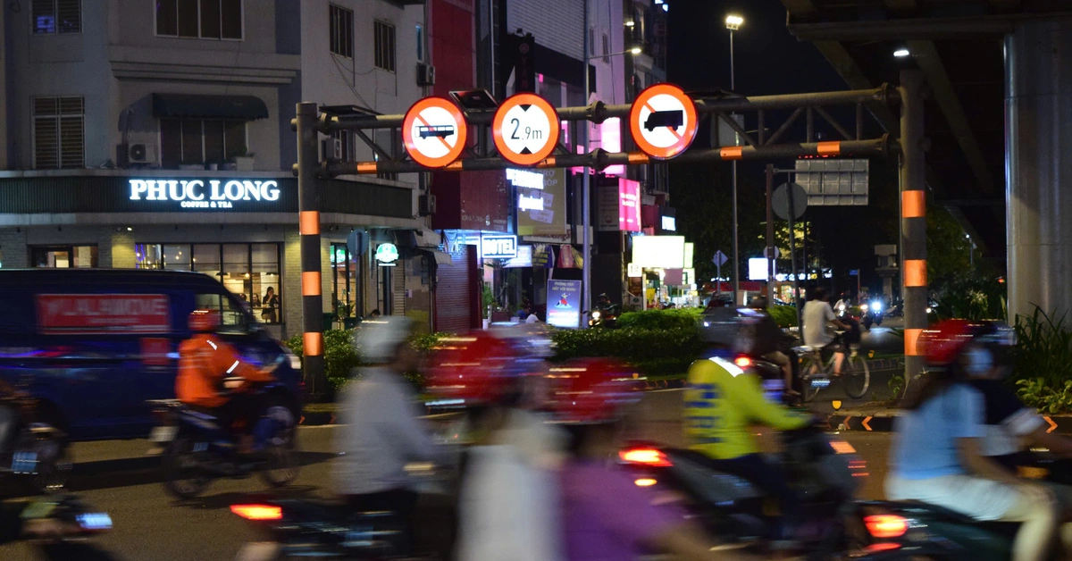 TP.HCM lắp biển báo giao thông phát sáng dễ nhận diện ban đêm