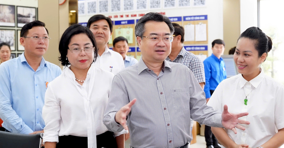 Ông Nguyễn Thanh Nghị khảo sát Trung tâm phục vụ hành chính công phường Phú Thọ, Bình Thới