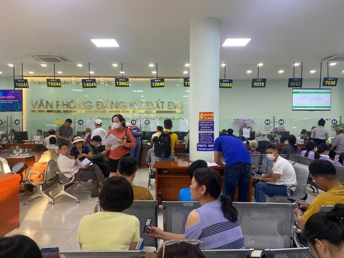 Không để ách tắc hồ sơ đất đai- Ảnh 1. Không để ách tắc hồ sơ đất đai- Ảnh 1.