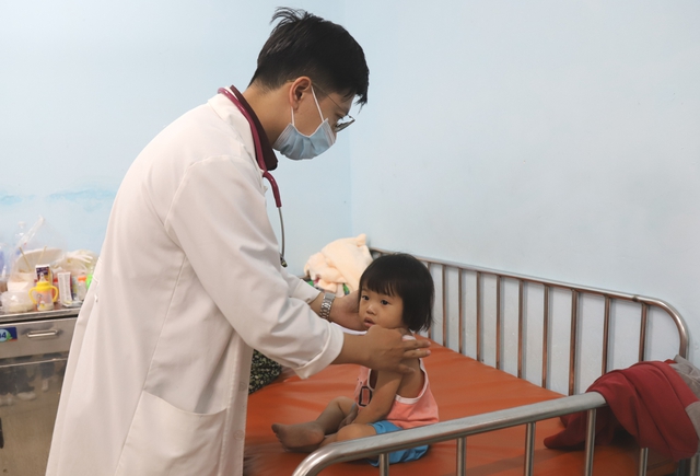 TPHCM đưa gần 300 bác sĩ trẻ về y tế cơ sở- Ảnh 1.