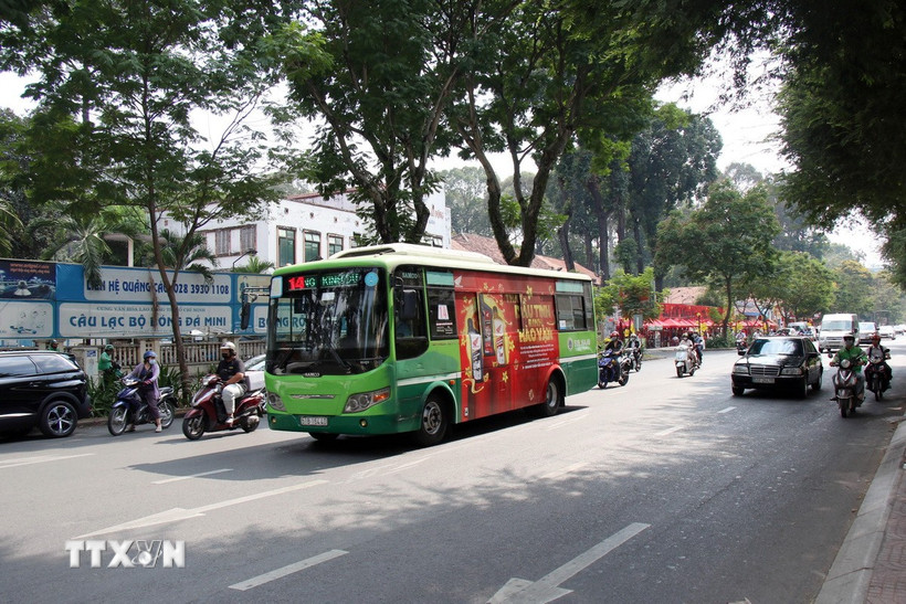 Xe buýt ở Thành phố Hồ Chí Minh. (Ảnh minh họa: Tiến Lực/TTXVN)