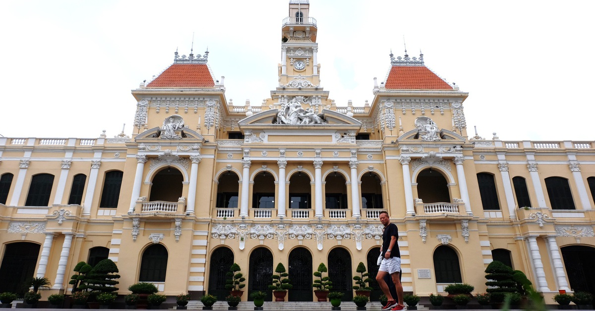 Từ 26-7, TP.HCM cấm nhiều loại xe đi vào đường Lê Thánh Tôn trước UBND TP.HCM