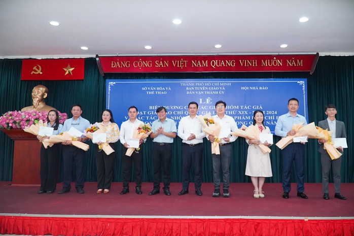 Khen thưởng 70 tác phẩm báo chí xuất sắc viết về TP HCM trong quý II/2025- Ảnh 1. Khen thưởng 70 tác phẩm báo chí xuất sắc viết về TP HCM trong quý II/2025- Ảnh 1.