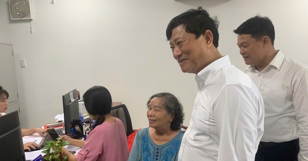 Chủ tịch HĐND TP HCM Võ Văn Minh rất vui với “việc nhỏ nhưng rất ý nghĩa” ở phường Tân Đông Hiệp