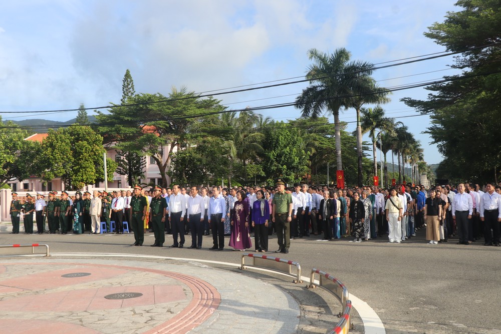 Đại biểu dự lễ chào cờ tại đặc khu Côn Đảo IMG_1289.JPG