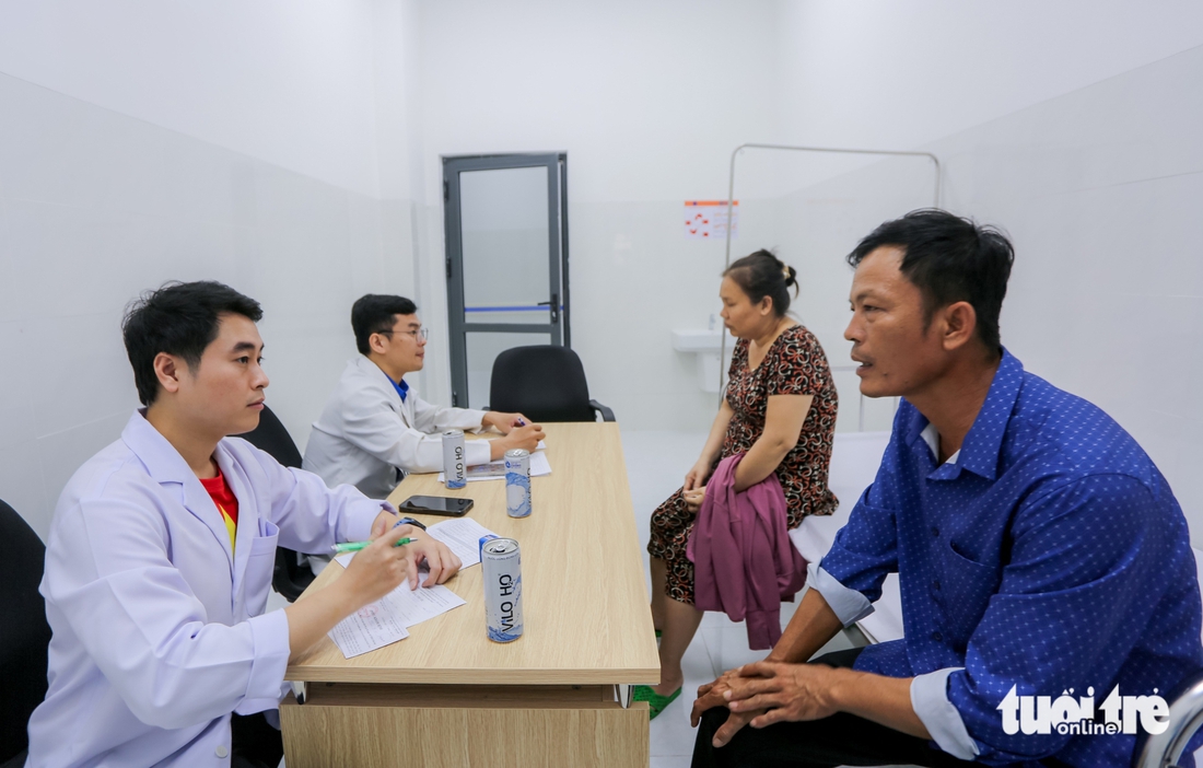 Bác sĩ trẻ mang y tế chuyên sâu đến gần hơn với người dân Côn Đảo- Ảnh 1.