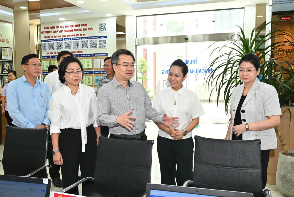 Phó Bí thư Thường trực Thành ủy TPHCM Nguyễn Thanh Nghị làm việc với cơ sở về tình hình hoạt động chung. Ảnh: VIỆT DŨNG 21-7. Anh Nghị 2.jpg