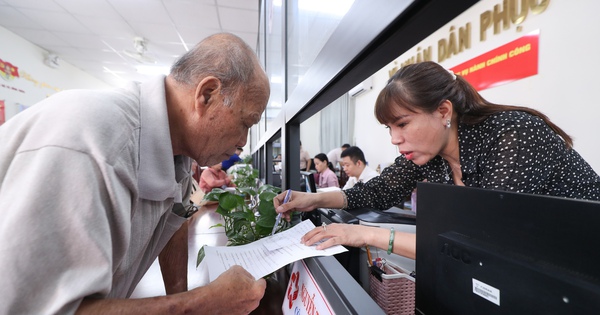 TP HCM: Chấn chỉnh tình trạng "cò làm giấy tờ" tại các Trung tâm Phục vụ hành chính công