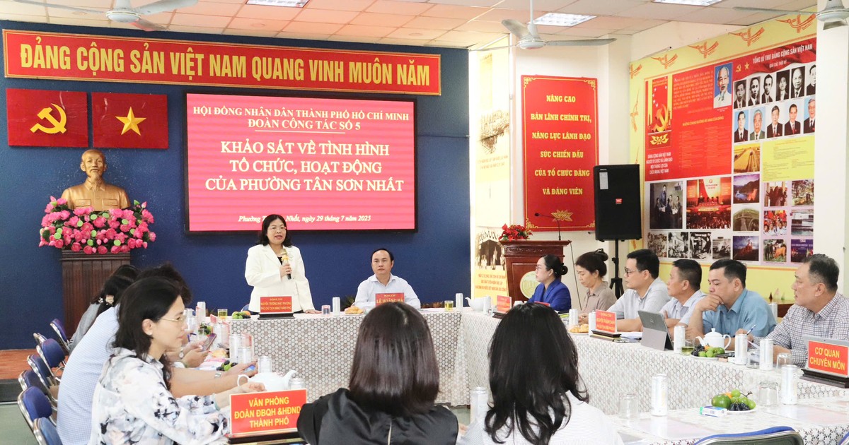 Bố trí cán bộ hỗ trợ người dân, doanh nghiệp tại phường