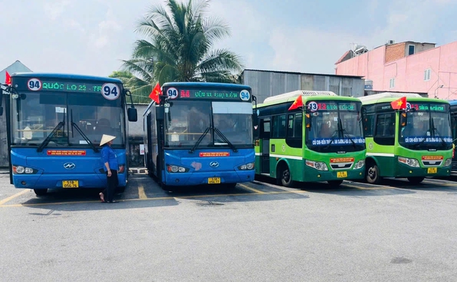 TP.HCM đổi lộ trình loạt tuyến xe buýt đông khách, tăng kết nối với metro- Ảnh 1.
