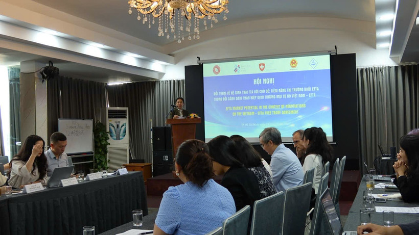 Hội nghị Đối thoại Công – Tư khu vực phía Nam diễn quy tụ hơn đại biểu từ Bộ Công Thương, cơ quan ngoại giao các nước EFTA, hiệp hội ngành hàng và doanh nghiệp xuất khẩu trọng điểm miền Nam. Ảnh: Khánh Ly/Vietnam+)