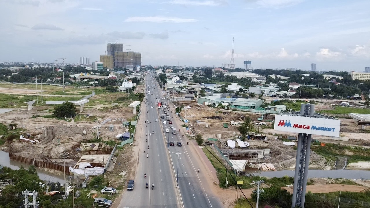 TP.HCM: Phó chủ tịch Bùi Xuân Cường kiểm tra công trình giao thông, tháo gỡ ùn tắc- Ảnh 5. TP.HCM: Phó chủ tịch Bùi Xuân Cường kiểm tra công trình giao thông, tháo gỡ ùn tắc- Ảnh 5.