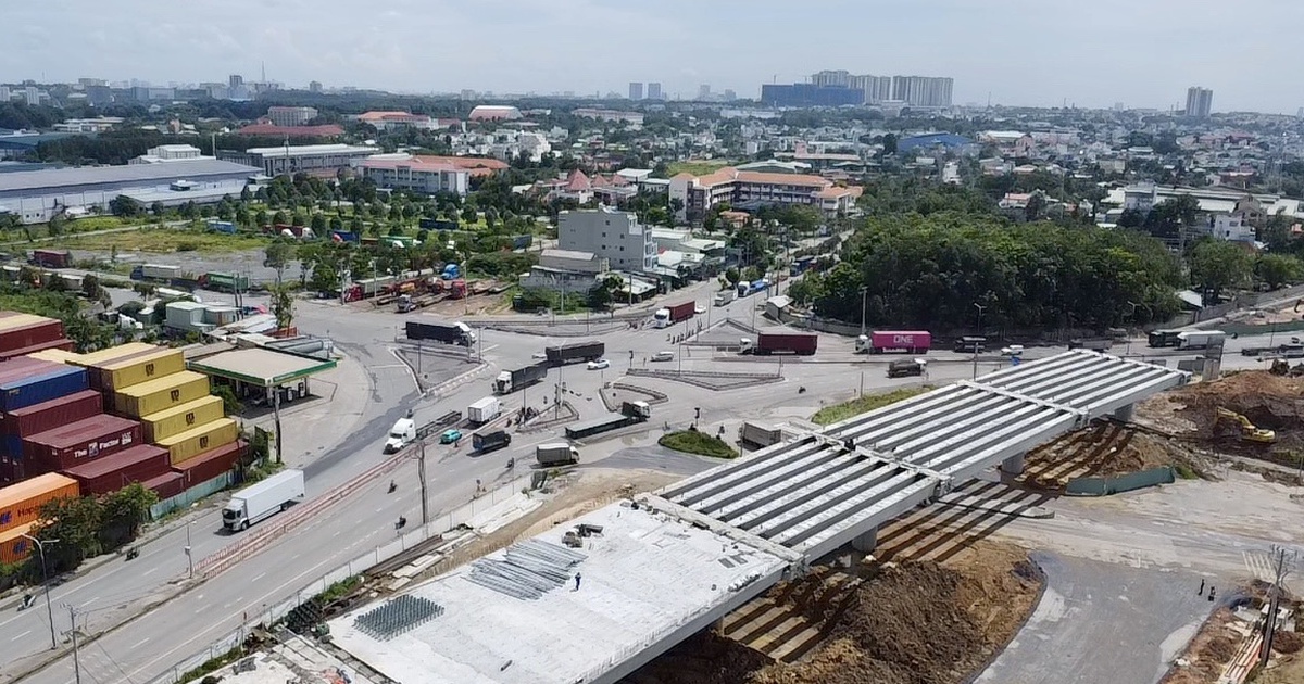 TP.HCM: Phó chủ tịch Bùi Xuân Cường kiểm tra công trình giao thông, tháo gỡ ùn tắc