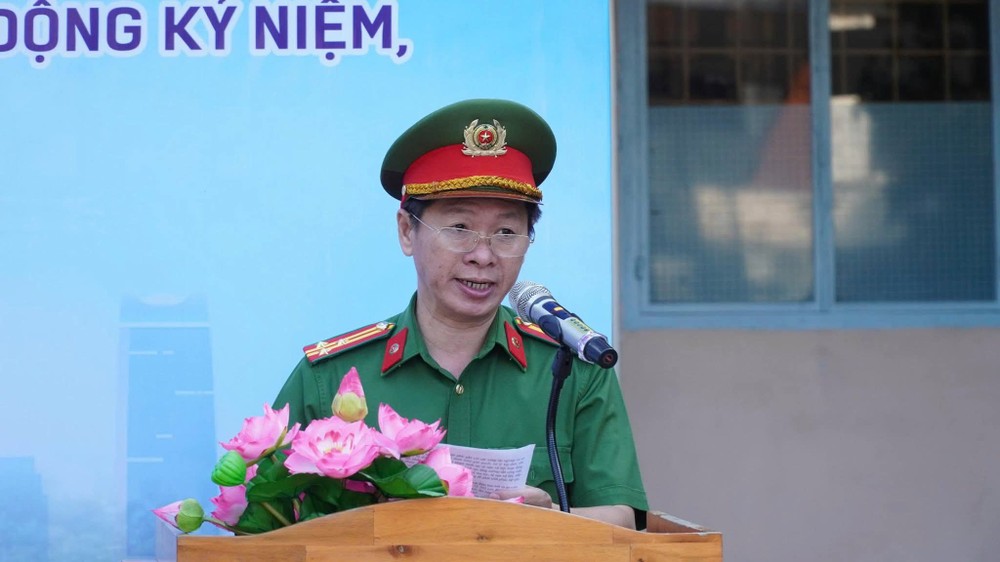 Trưởng công an phường Dĩ An Hồ Hoàng Thanh triển khai kế hoạch ra quân Trưởng công an phường Dĩ An Hồ Hoàng Thanh triển khai kế hoạch ra quân
