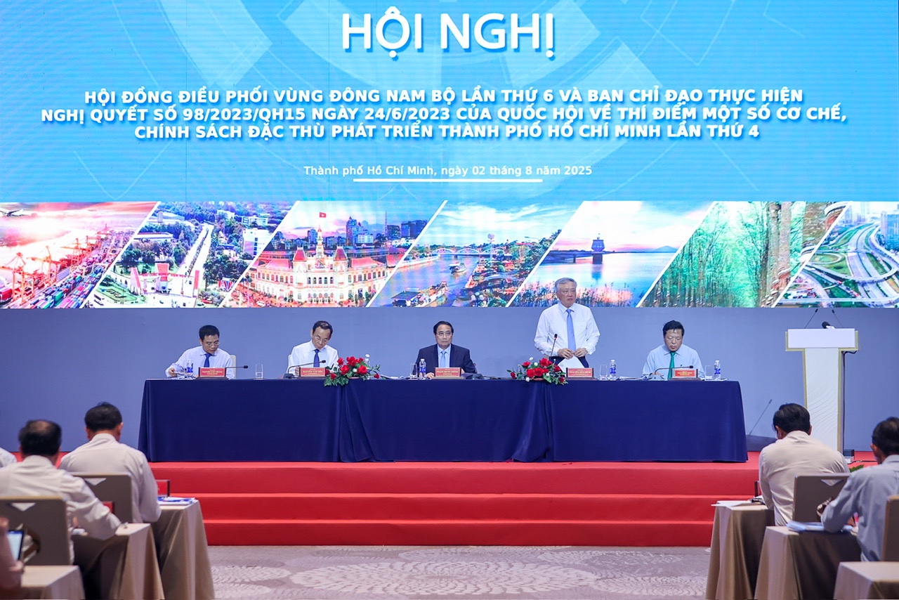 Thủ tướng: TPHCM và Đông Nam Bộ đều có không gian phát triển mới, cần hành động quyết liệt hơn để kiến tạo phát triển- Ảnh 2. Thủ tướng: TPHCM và Đông Nam Bộ đều có không gian phát triển mới, cần hành động quyết liệt hơn để kiến tạo phát triển- Ảnh 2.