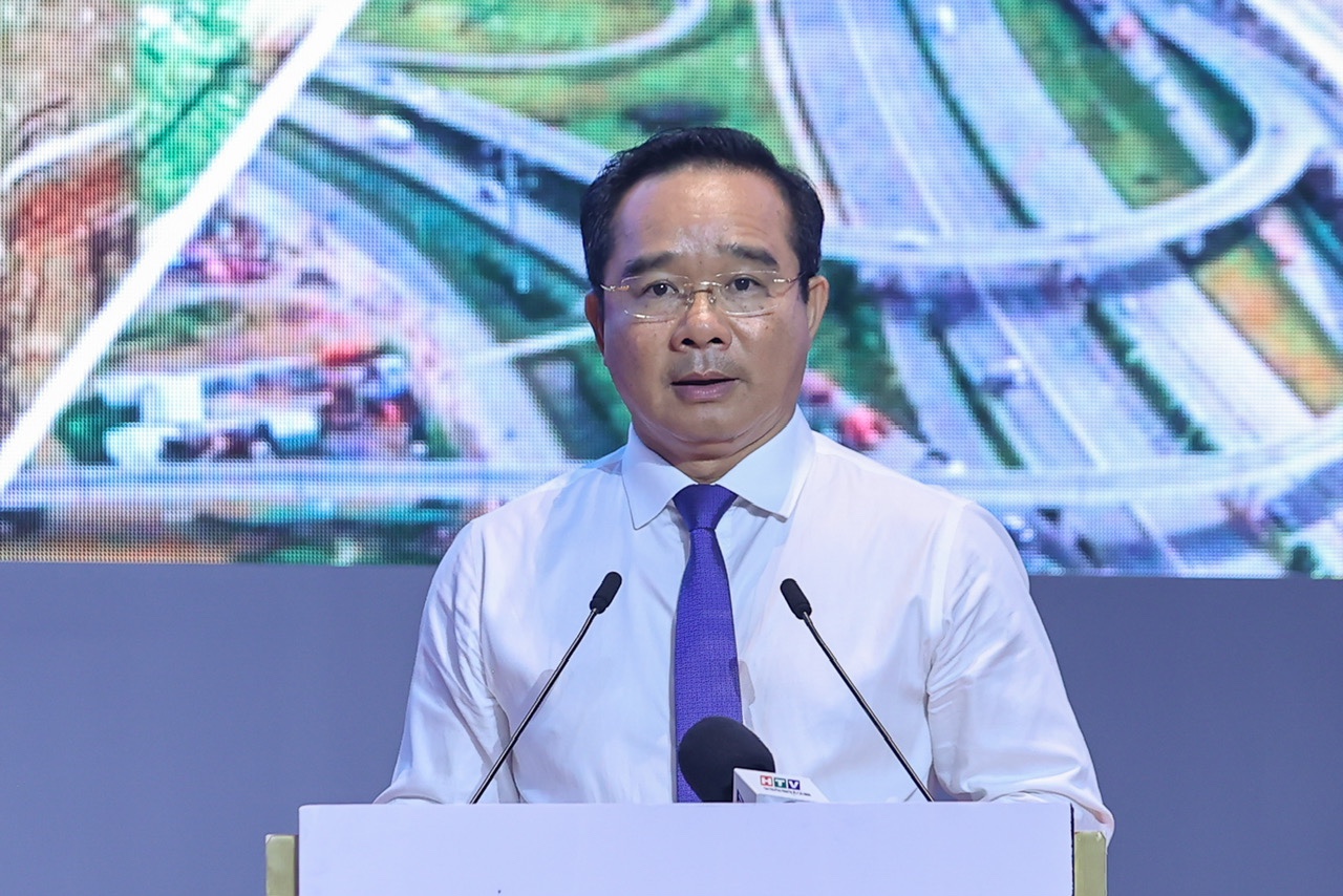 Thủ tướng: TPHCM và Đông Nam Bộ đều có không gian phát triển mới, cần hành động quyết liệt hơn để kiến tạo phát triển- Ảnh 4. Thủ tướng: TPHCM và Đông Nam Bộ đều có không gian phát triển mới, cần hành động quyết liệt hơn để kiến tạo phát triển- Ảnh 4.