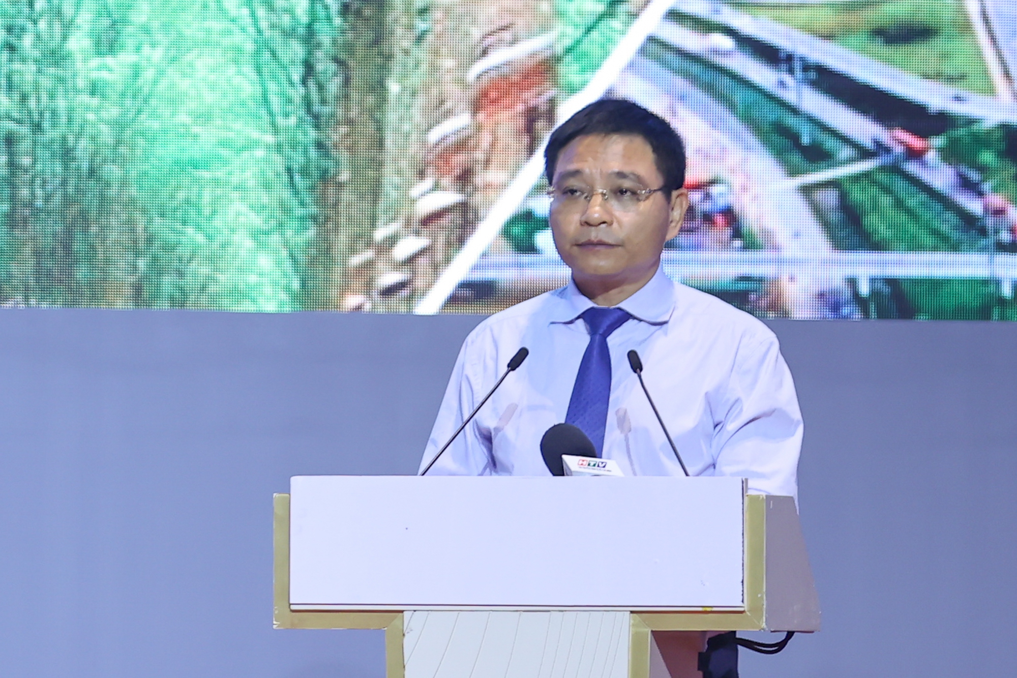 Thủ tướng: TPHCM và Đông Nam Bộ đều có không gian phát triển mới, cần hành động quyết liệt hơn để kiến tạo phát triển- Ảnh 5. Thủ tướng: TPHCM và Đông Nam Bộ đều có không gian phát triển mới, cần hành động quyết liệt hơn để kiến tạo phát triển- Ảnh 5.