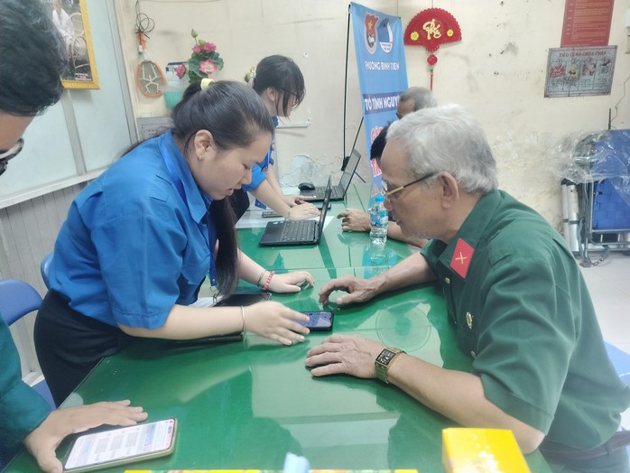 Hỗ trợ người dân làm chủ kỹ năng số- Ảnh 1. Hỗ trợ người dân làm chủ kỹ năng số- Ảnh 1.