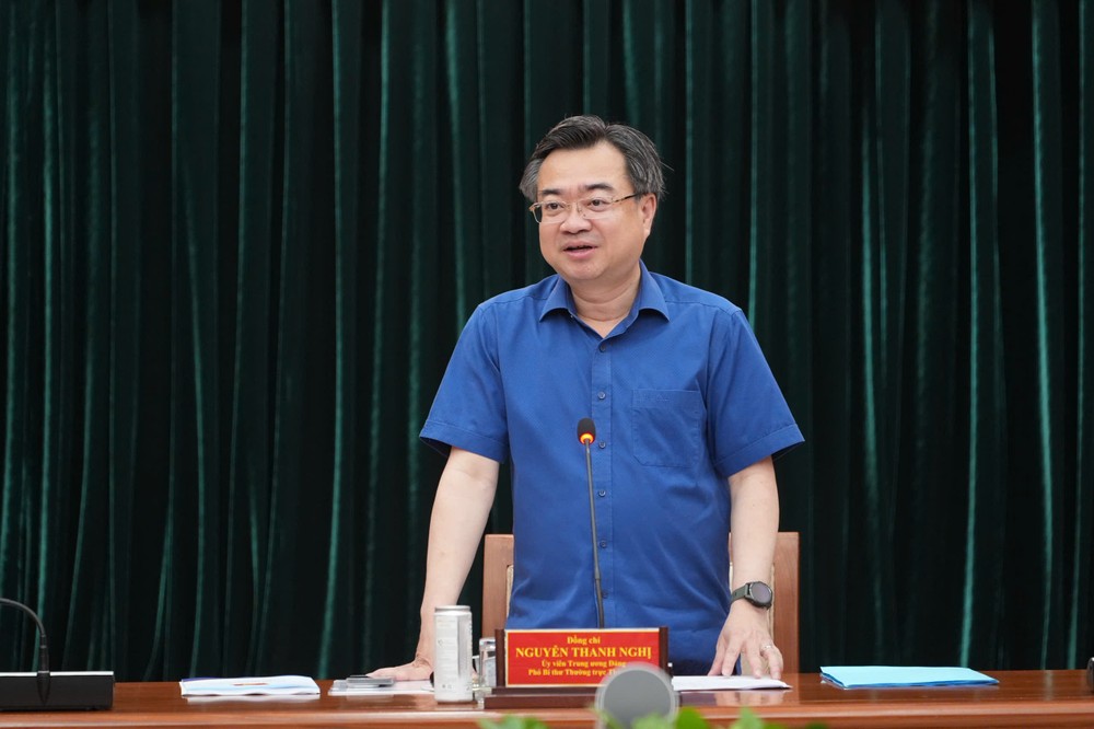 Phó Bí thư Thường trực Thành ủy TP.HCM Nguyễn Thanh Nghị đánh giá cao nỗ lực của hai địa phương và gợi mở một số nội dung trọng tâm cho báo cáo chính trị, văn kiện đại hội. Ảnh: THANH TUYỀN Ông Nguyễn Thanh Nghị: Khai thác không gian phát triển mới, tận dụng tối đa các nguồn lực để tạo bước đột phá-ong-nguyen-thanh-nghi-dai-hoi-dang-bo-tphcm.jpg