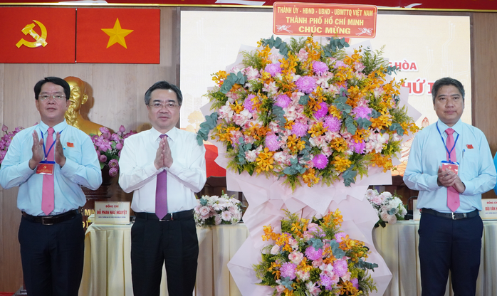 Thành ủy TP HCM yêu cầu không tổ chức văn nghệ chào mừng Đại hội - Ảnh 2. Thành ủy TP HCM yêu cầu không tổ chức văn nghệ chào mừng Đại hội - Ảnh 2.