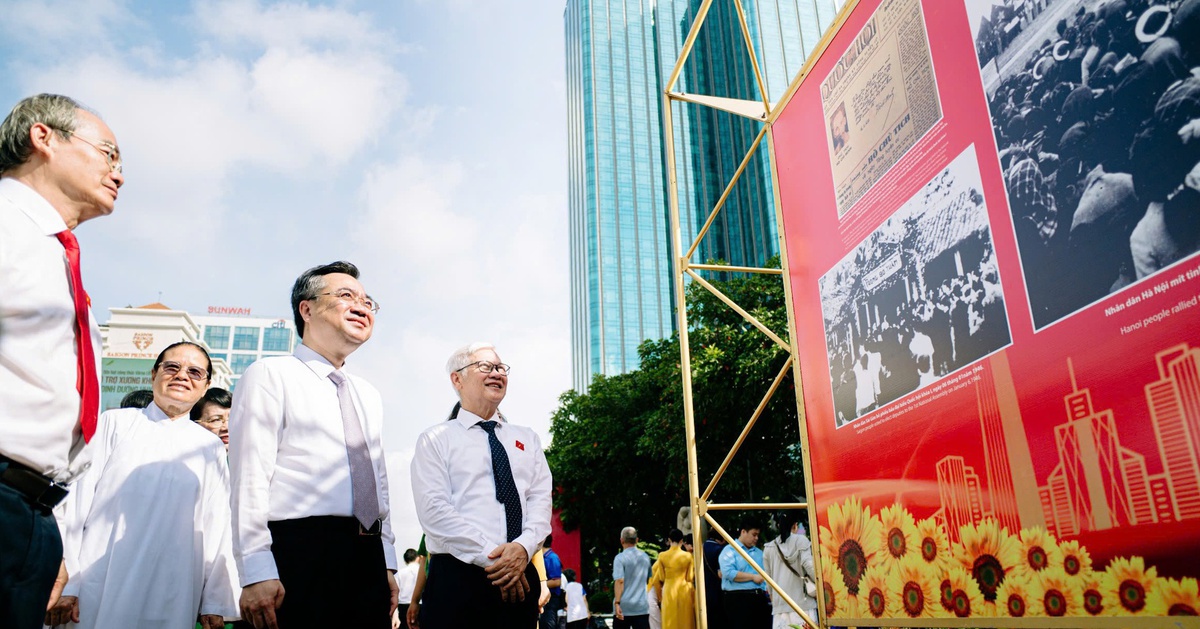 TP.HCM khai mạc triển lãm ảnh 'Vinh quang 80 năm Quốc hội Việt Nam'