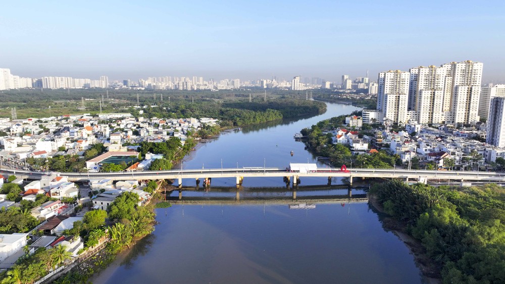 TP.HCM hạn chế lưu thông đường thủy để thi công kè chống sạt lở. Ảnh minh họa: Nguyễn Tiến hạn chế lưu thông