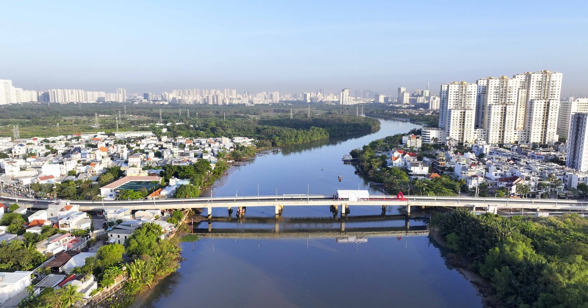 TP.HCM hạn chế lưu thông đường thủy để thi công kè chống sạt lở