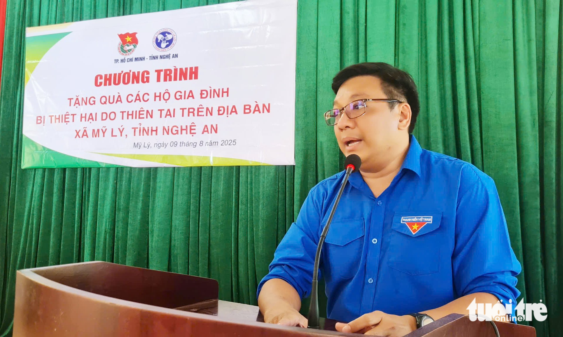 Tuổi trẻ TP.HCM trao quà hỗ trợ bà con vùng lũ xứ Nghệ - Ảnh 3.