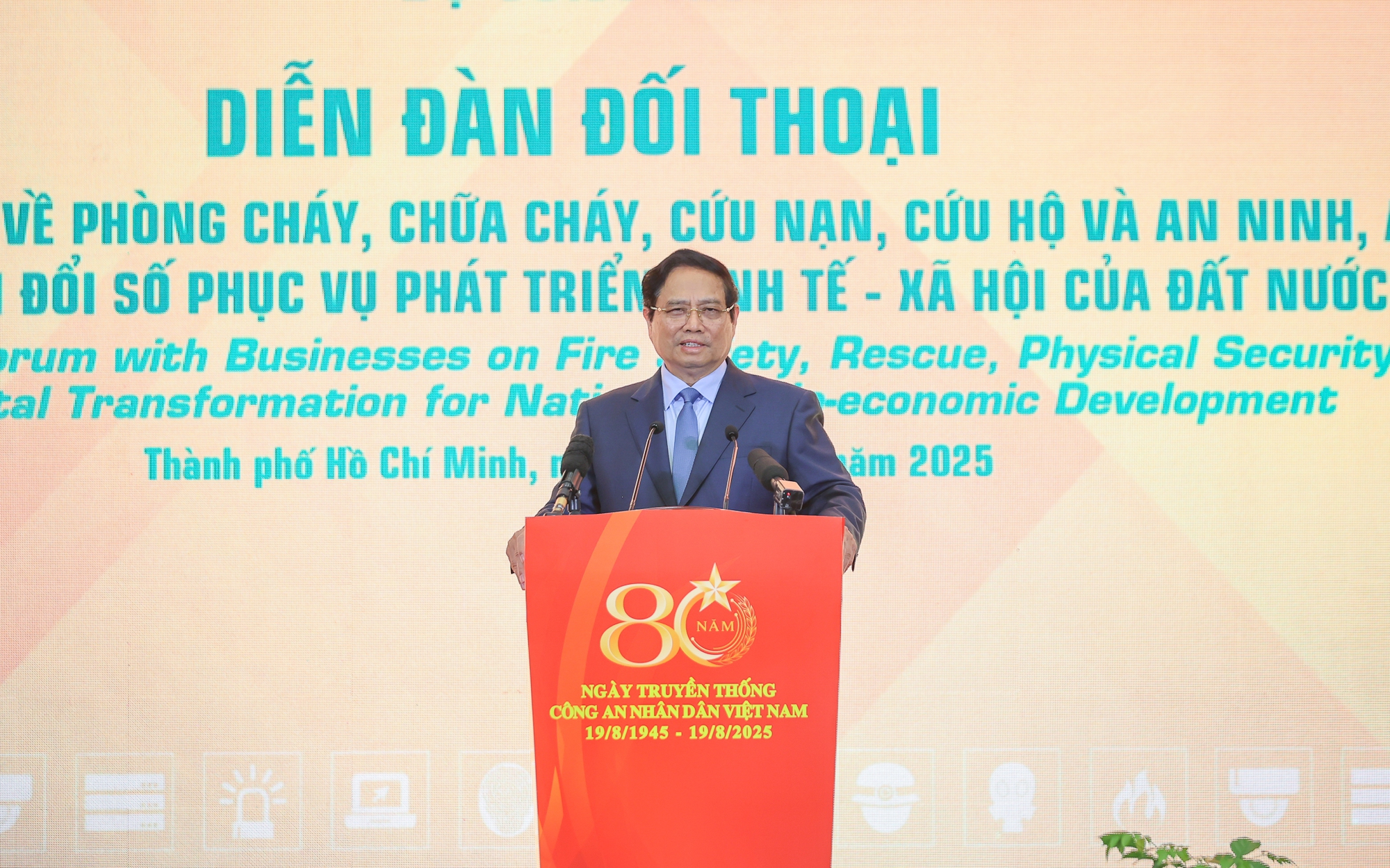 Thủ tướng: Xây dựng văn hóa phòng cháy, chữa cháy, phòng chống thiên tai, nâng cao kỹ năng cứu nạn, cứu hộ trong toàn dân