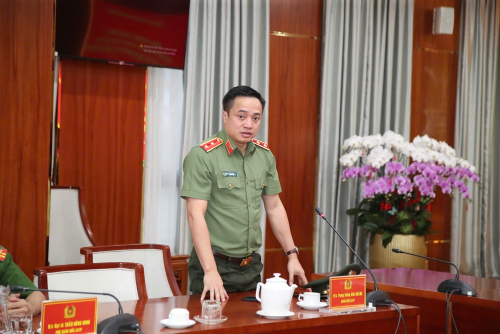 Trung tướng Mai Hoàng phát biểu tại buổi trao khen thưởng. Ảnh: CATP z6913698103501_62ebc27a7bc91ae8e437a5043d58bd27.jpg