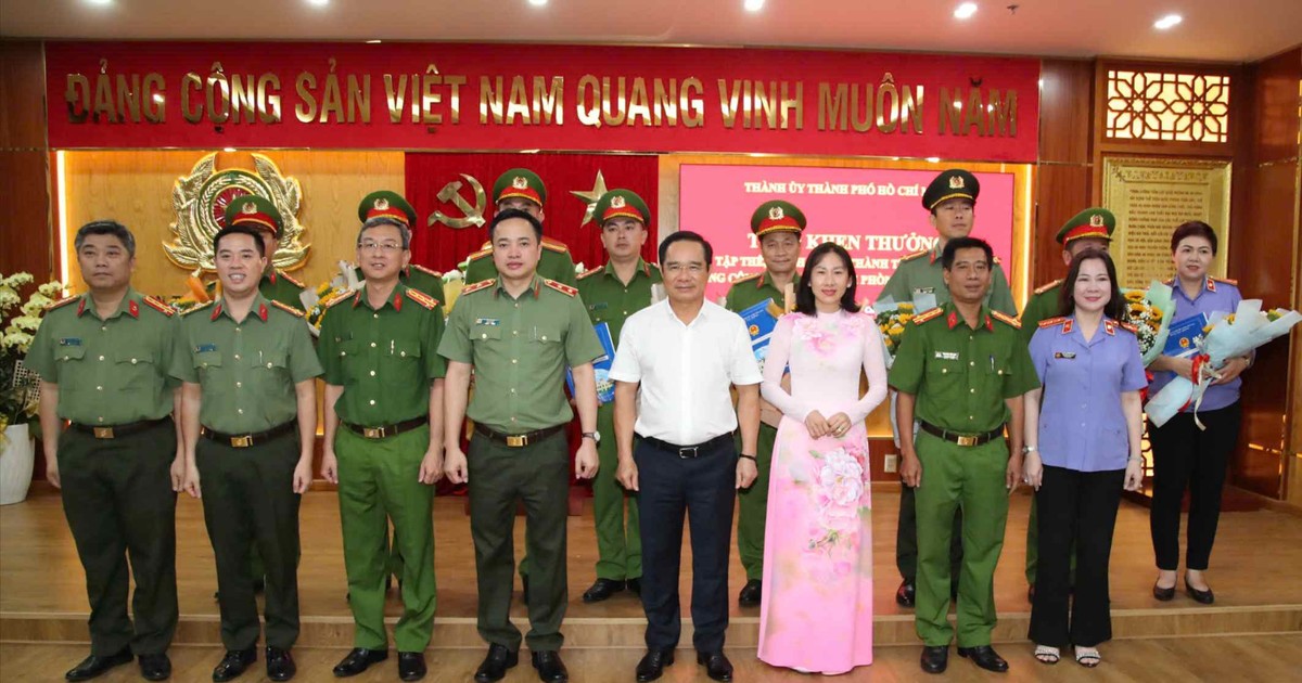 Chủ tịch UBND TPHCM khen thưởng các tập thể, cá nhân xuất sắc trong đấu tranh phòng, chống tội phạm