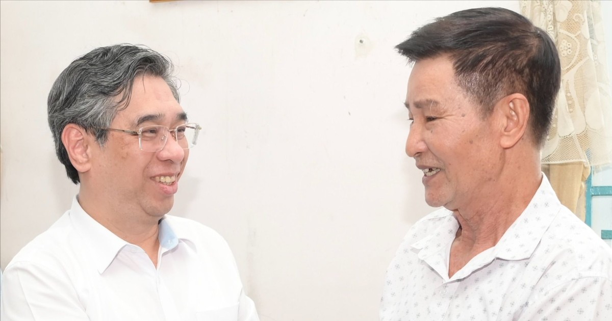 Lãnh đạo TPHCM thăm gia đình chính sách tiêu biểu