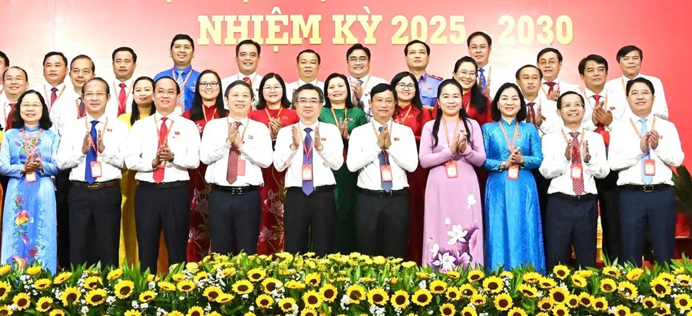Ban Chấp hành Đảng bộ các cơ quan Đảng TPHCM nhiệm kỳ 2025-2030 ra mắt đại hội. Ảnh: VIỆT DŨNG U1f.jpg