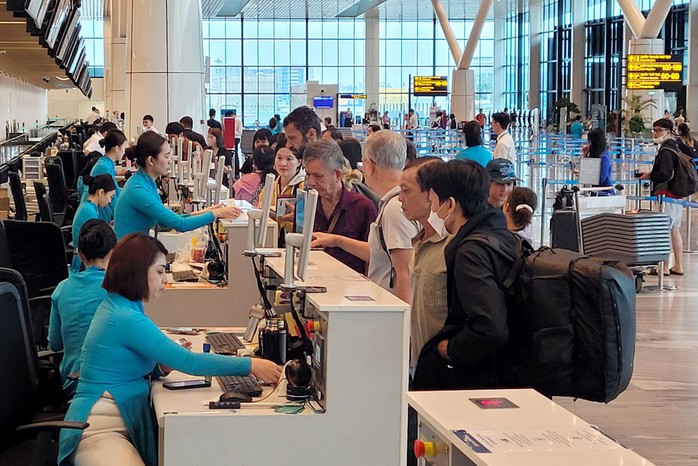 Travel on September 2nd holiday is getting hotter every day - Photo 1.