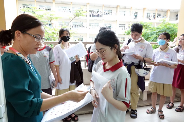 University benchmark scores for some majors are expected to skyrocket above 29.5 - Photo 2.