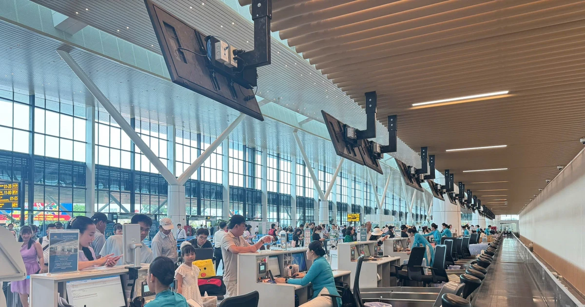 Sân bay Tân Sơn Nhất dự kiến đón 130.000 khách trong ngày cao điểm dịp 2/9