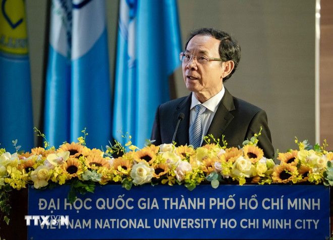 Genosse Nguyen Van Nen, Mitglied des Politbüros und Sekretär des Parteikomitees von Ho-Chi-Minh-Stadt, hielt auf dem Kongress eine Rede. (Foto: Thu Hoai/VNA) ttxvn-dai-hoi-dai-bieu-dang-bo-dai-hoc-quoc-gia-thanh-pho-ho-chi-minh2.jpg