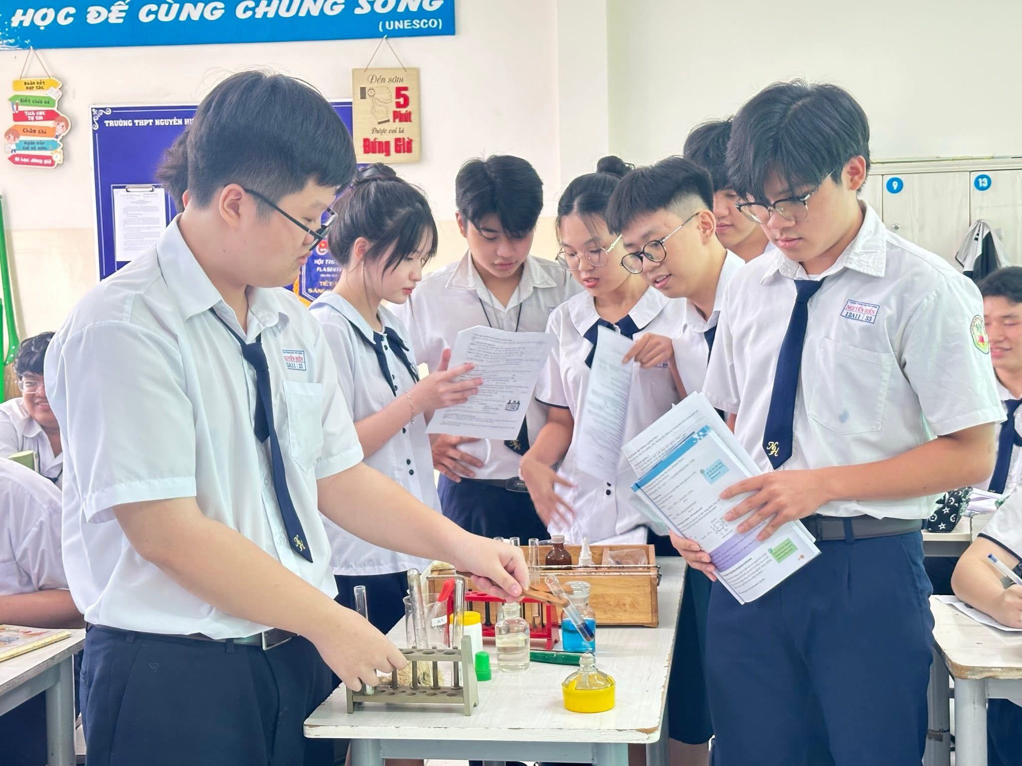Năm học mới, Sở GD-ĐT TP.HCM yêu cầu hơn 3.500 trường phải minh bạch các khoản thu - Ảnh 2.