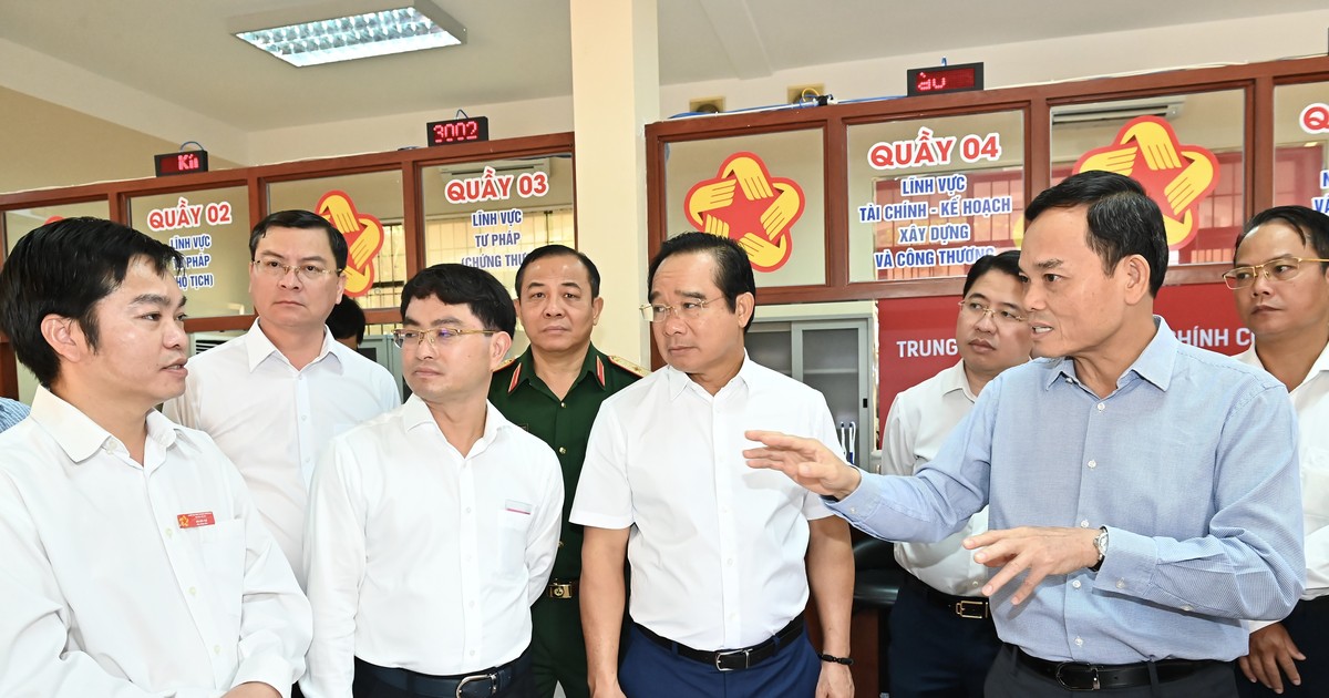 Bí thư Thành ủy TPHCM Trần Lưu Quang khảo sát Trung tâm Phục vụ hành chính công đặc khu Côn Đảo