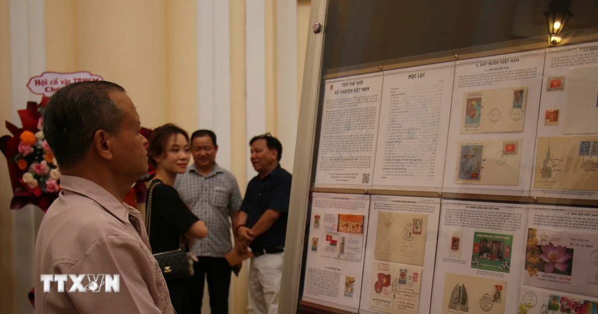 Trưng bày chuyên đề tem “80 năm Việt Nam vươn mình ra biển lớn”