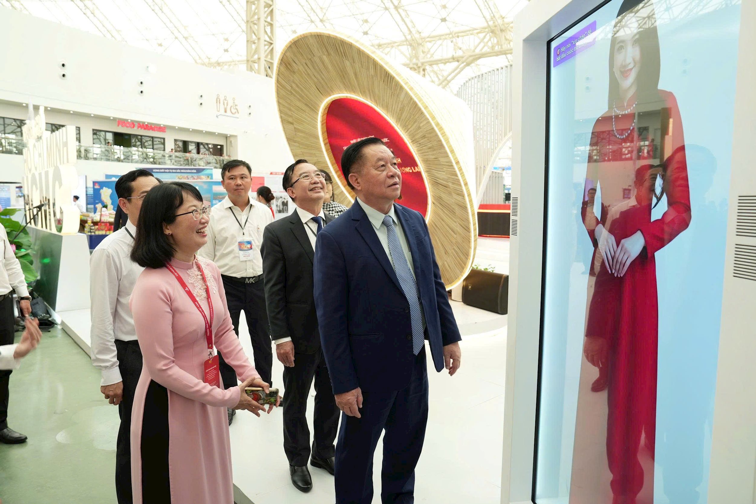 Khai mạc triển lãm “ Thành phố Hồ Chí Minh - Tầm vóc thời đại, kiến tạo tương lai”