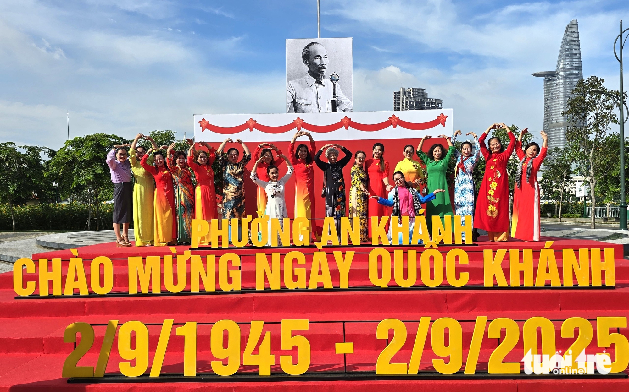 TP.HCM: Trao nhiều huy hiệu Đảng dịp Quốc khánh - Ảnh 1.