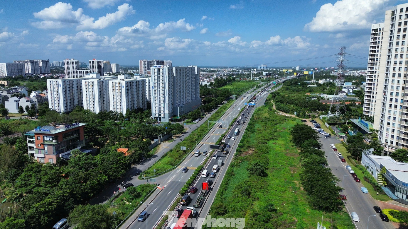 ホーチミン市・ロンタン・ダウザイ高速道路(アンフーから環状2号線まで)全長3.2kmが拡張される。写真:寄稿者 tp-cao-toc-1.jpg
