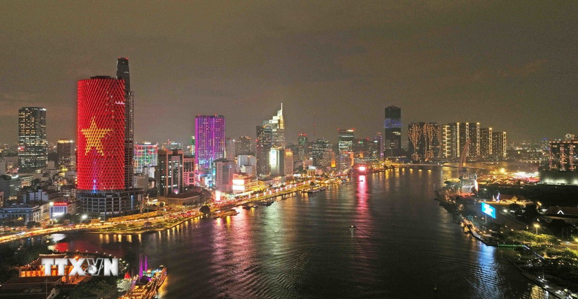 Ho Chi Minh City - the leading economic, cultural and tourist center of the country, shines brightly at night. (Photo: Vu Sinh/VNA)
