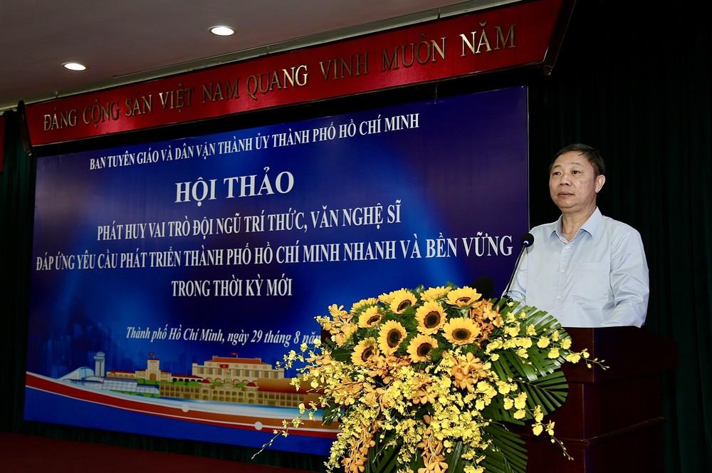 Đồng chí Dương Anh Đức, Ủy viên Ban Thường vụ Thành ủy, Trưởng Ban Tuyên giáo và Dân vận Thành ủy TPHCM phát biểu tổng kết hội thảo. Ảnh: DŨNG PHƯƠNG. 5635a2a6ee8ca732cd0f80a0791629f7.JPG