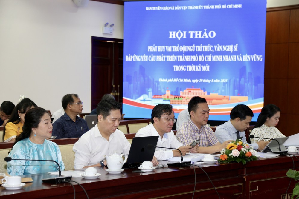 Các chuyên gia, nghệ sĩ, trí thức tham dự Hội thảo. Ảnh: DŨNG PHƯƠNG 724dc9a5ccdeee67c992a370b8678170.JPG