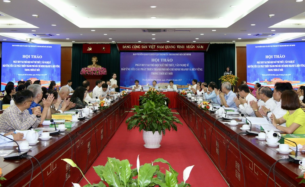 Ban Tuyên giáo và Dân vận Thành ủy TPHCM tổ chức Hội thảo “Phát huy vai trò đội ngũ trí thức, văn nghệ sĩ đáp ứng yêu cầu phát triển”. Ảnh: DŨNG PHƯƠNG ae698e9ecb7c0691ca757376ca8767e5.JPG